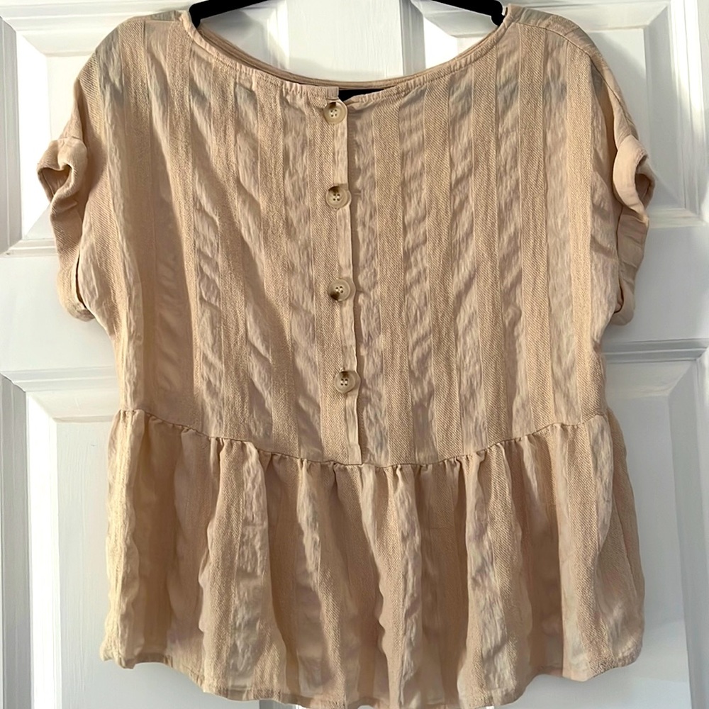 Cream Color Top W/buttons. P2P 18 - no size tag